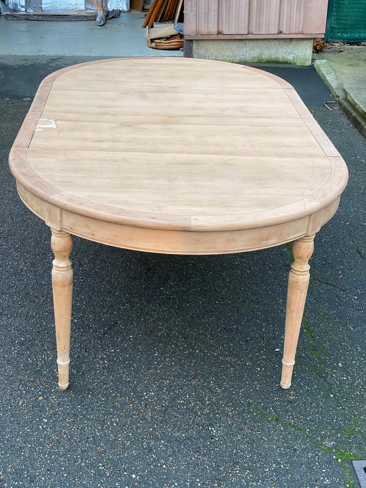 Renovated Louis Philippe round extendable dining table from the 19th century, 210cm.