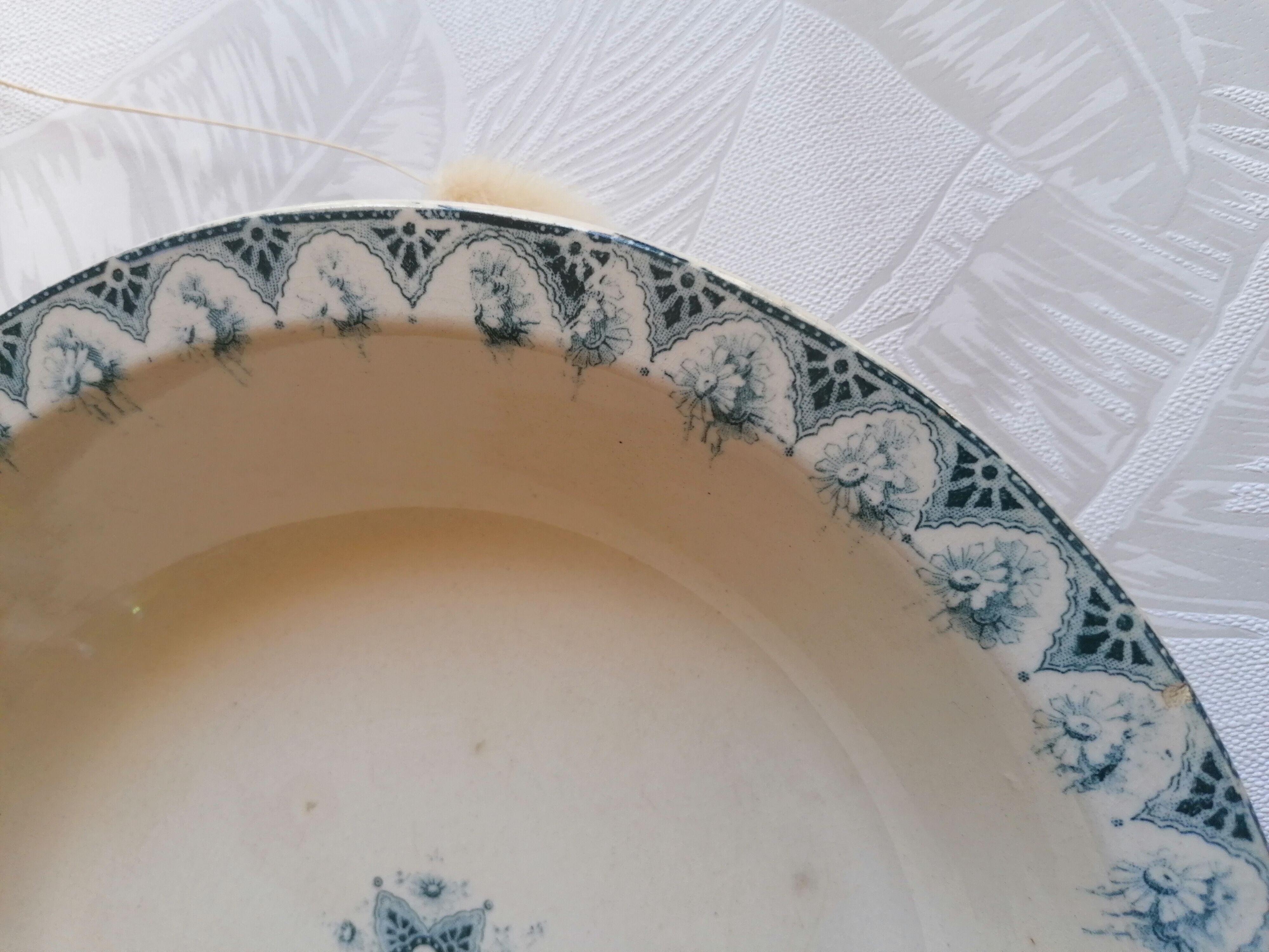 Hollow dish in earthenware iron earth