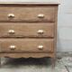 Ancienne commode trois tiroirs en chêne brut