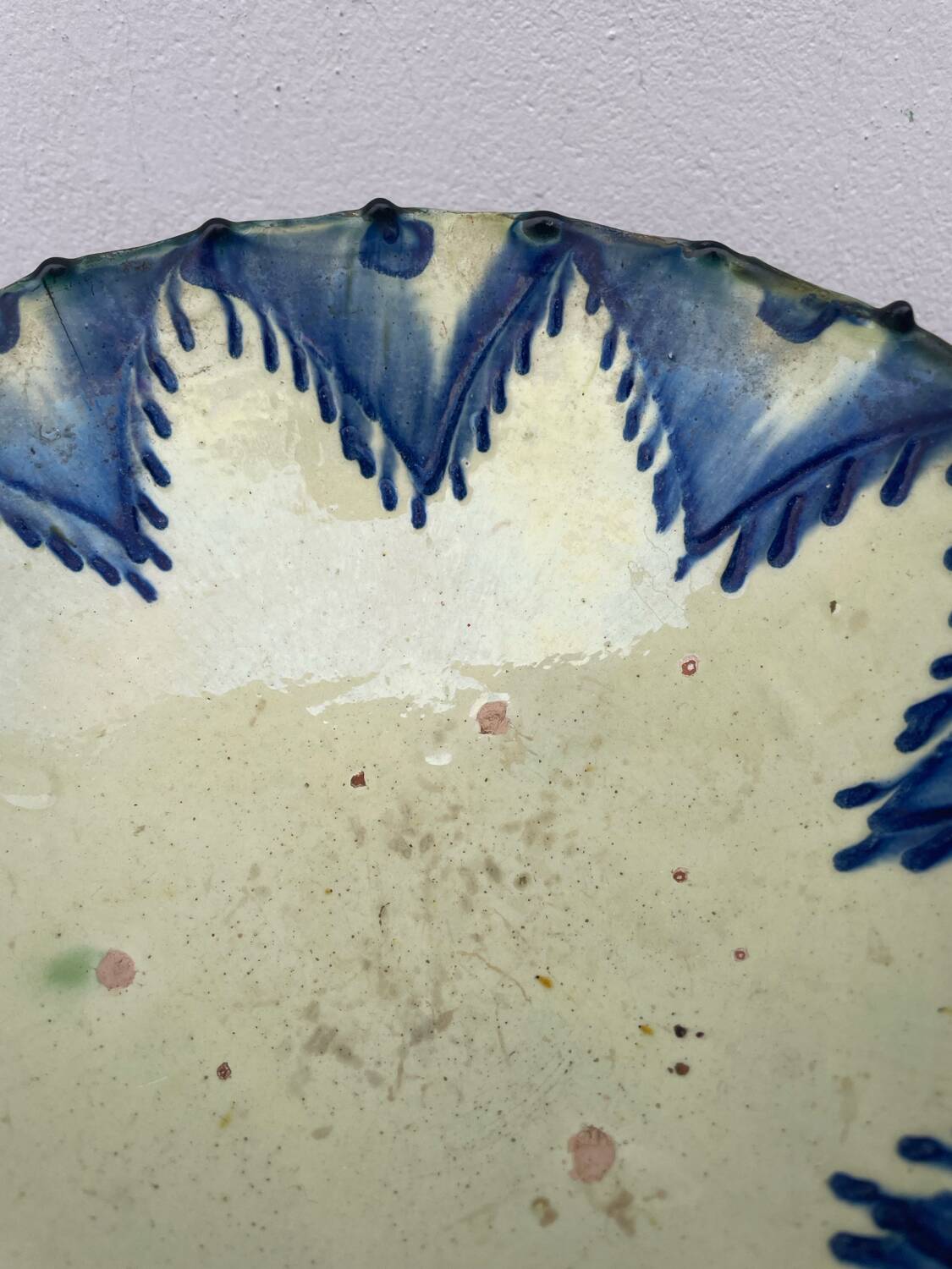 Ceramic fruit bowl on foot