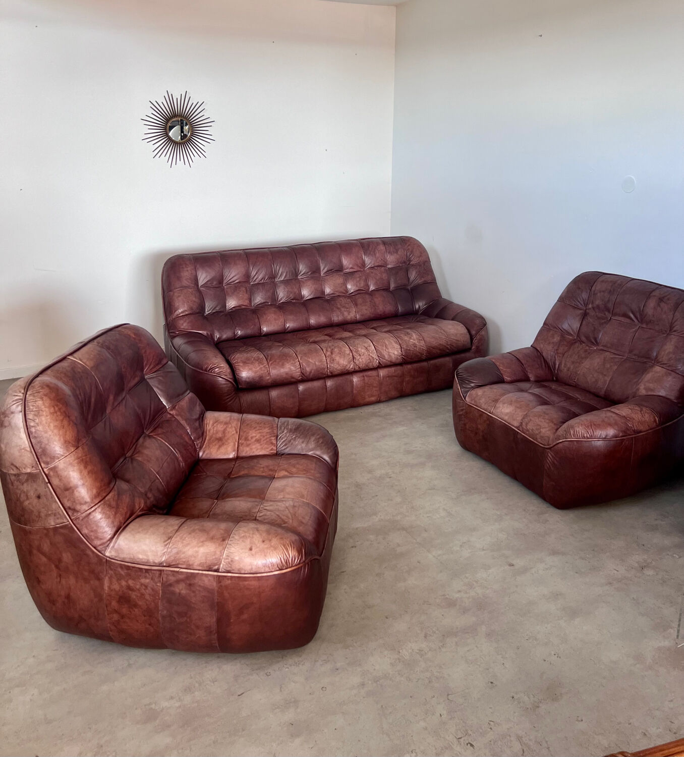 Ensemble canapé et 2 fauteuils vintage en cuir camel patchwork design années 70