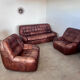 Ensemble canapé et 2 fauteuils vintage en cuir camel patchwork design années 70