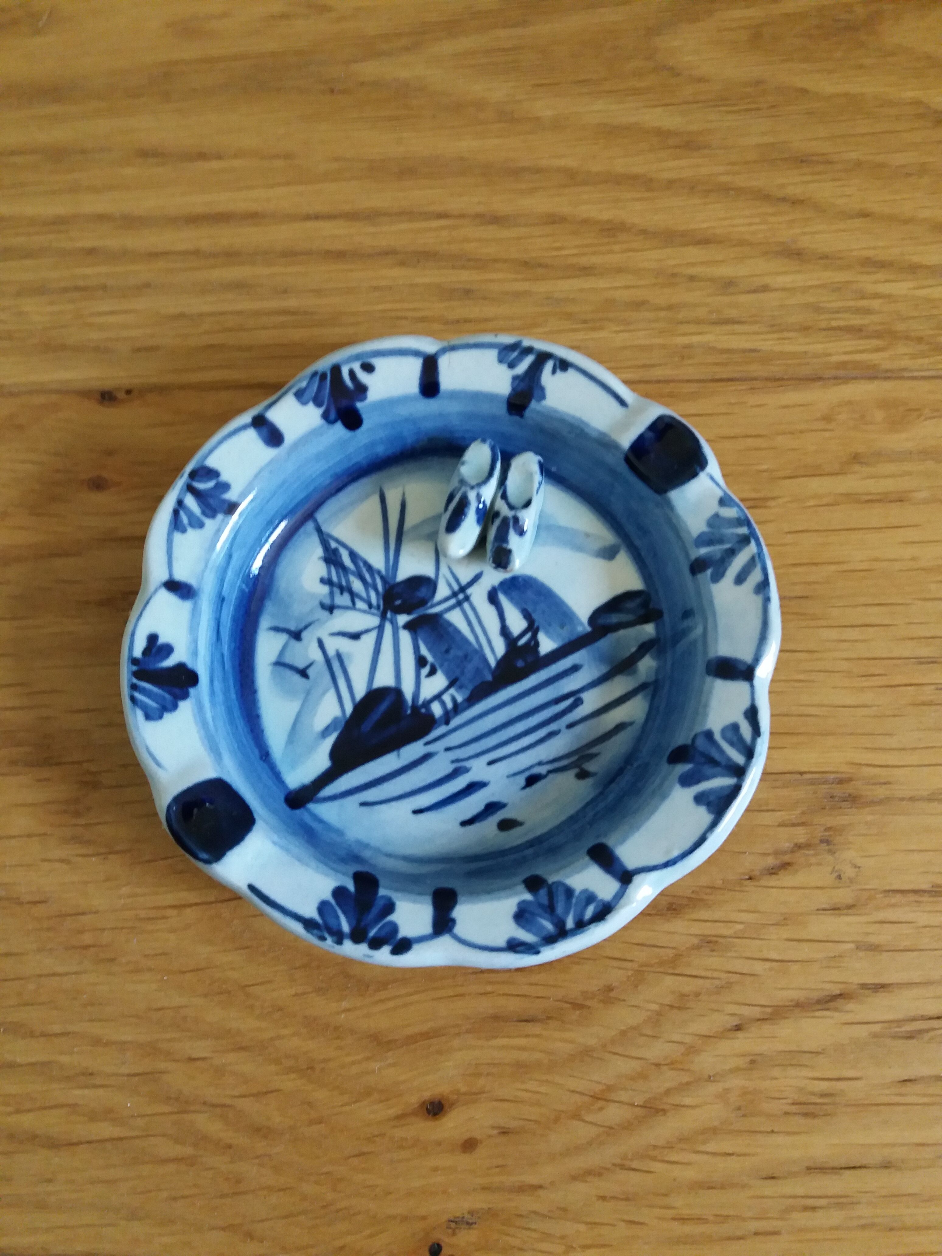 Cendrier peint à la main bleu de Delft