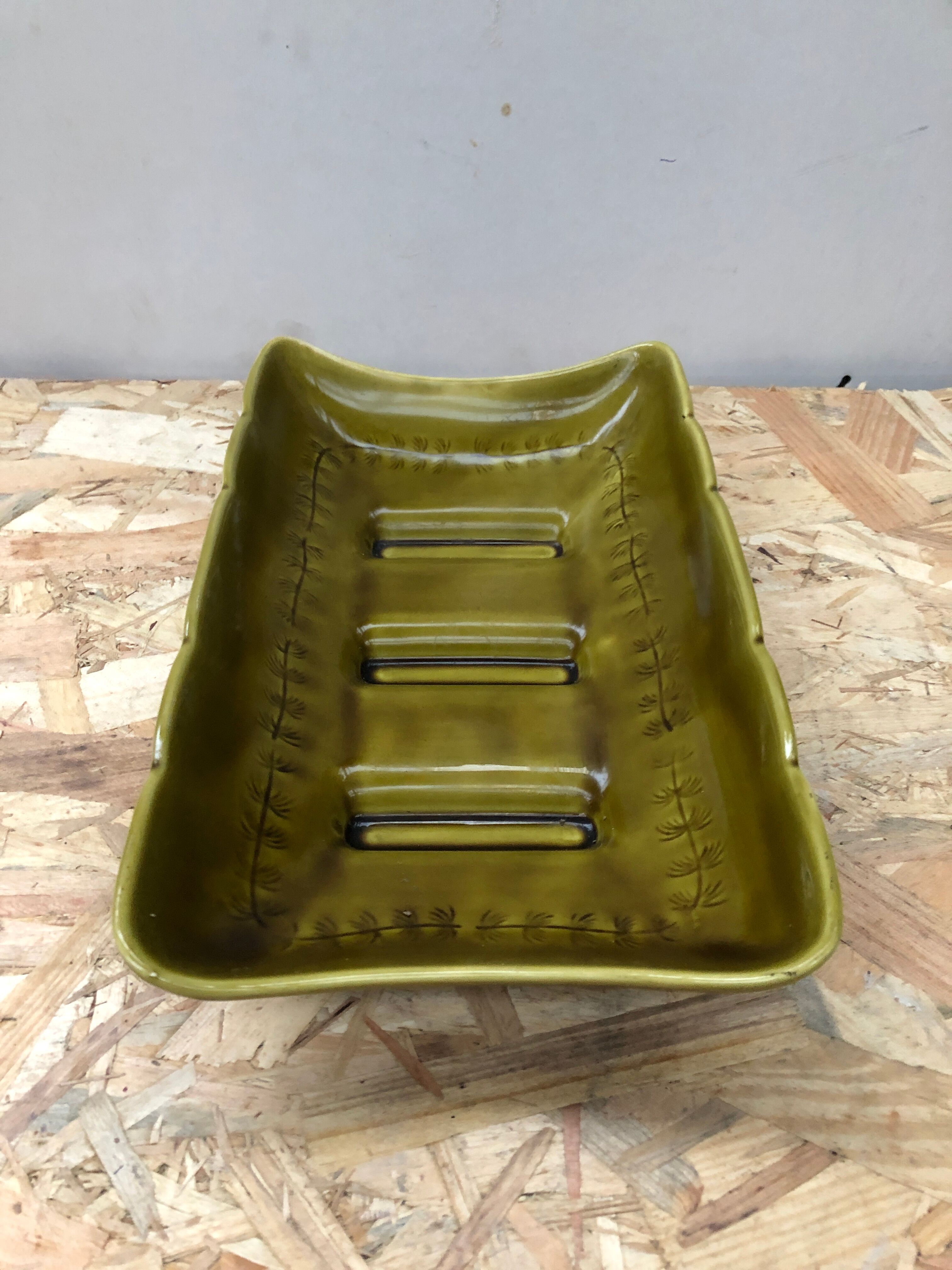 Flat lot + 4 old asparagus plates gien ceramic green vintage