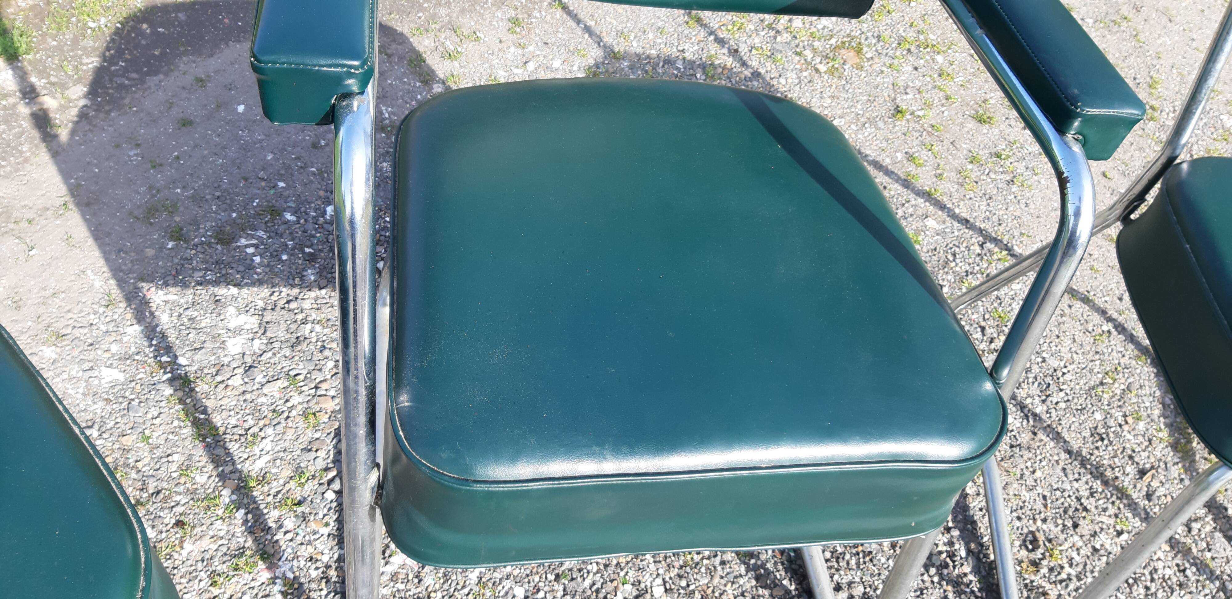 1 Chair and 2 Pullman Chairs