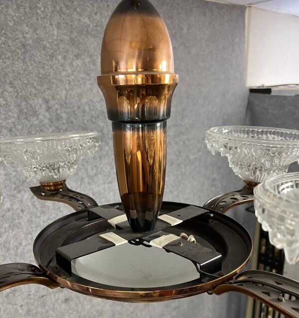 Lustre époque Art déco en laiton cuivré et verre pressé moulé vers 1940