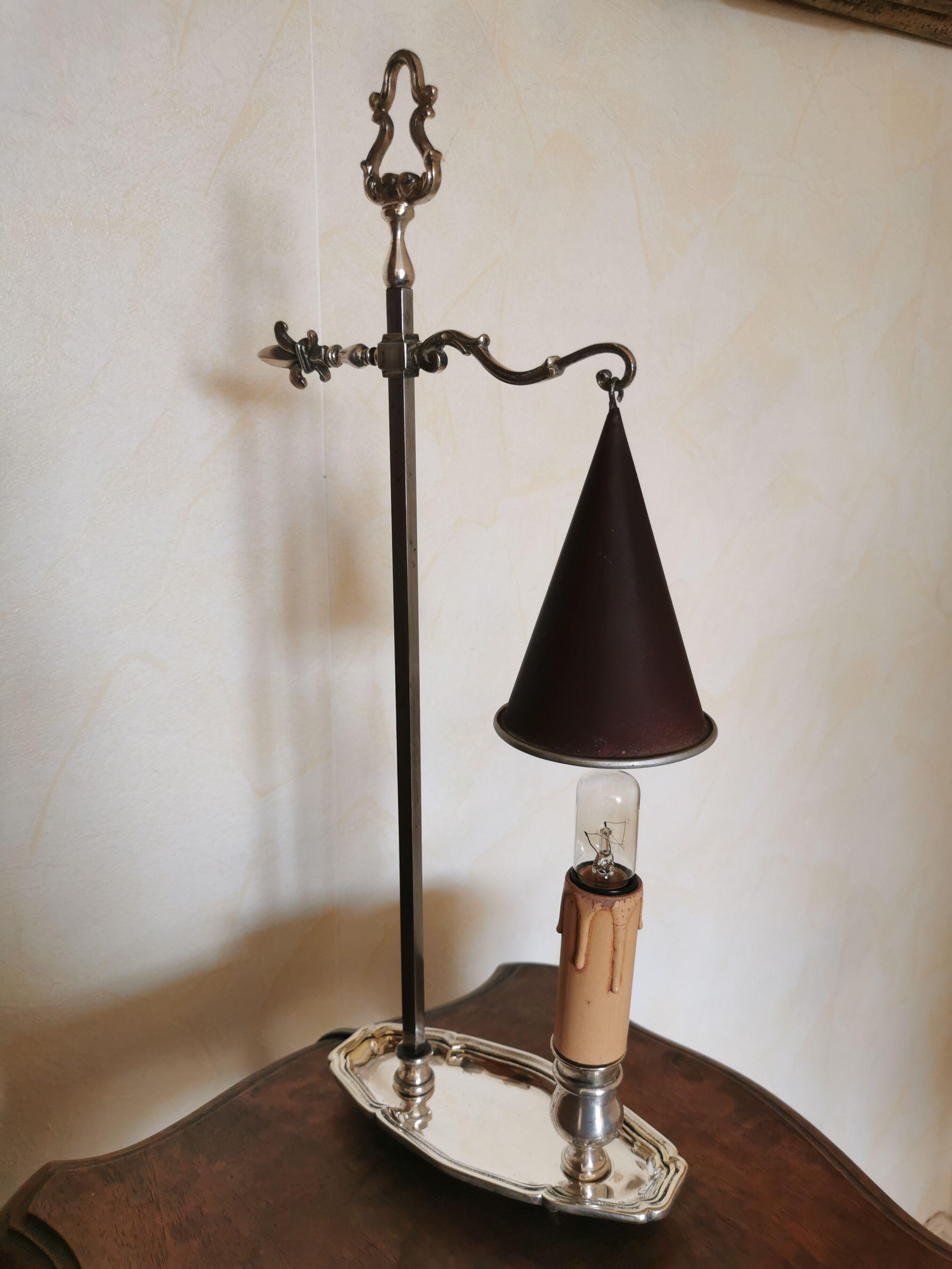 Silver metal lamp with painted sheet metal shade