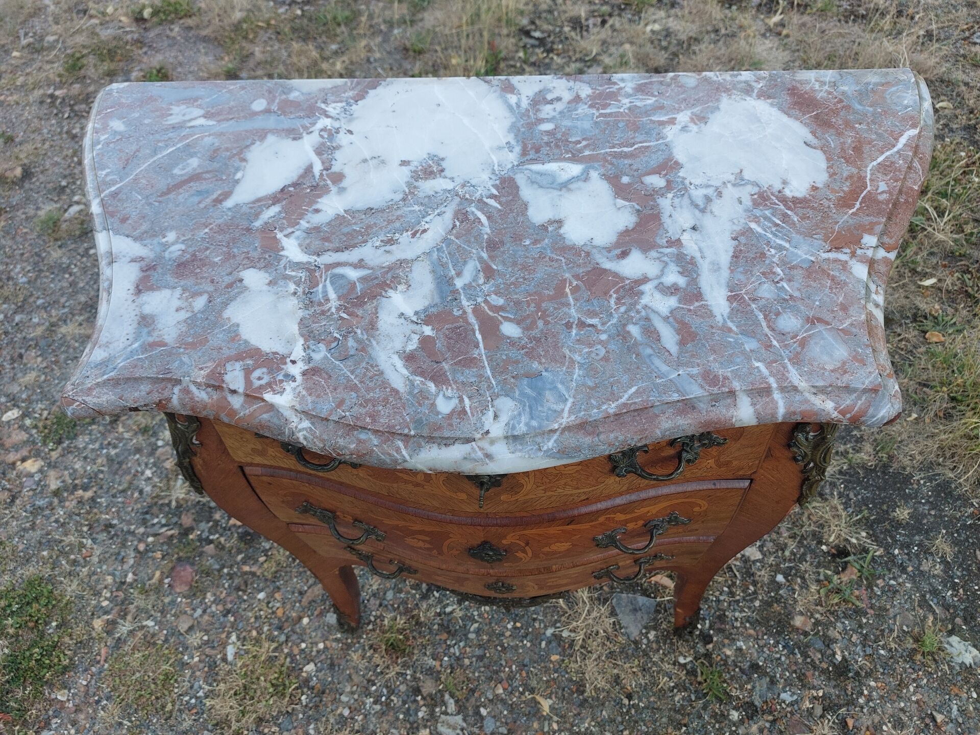 Curved commode in rosewood, Louis XV style.