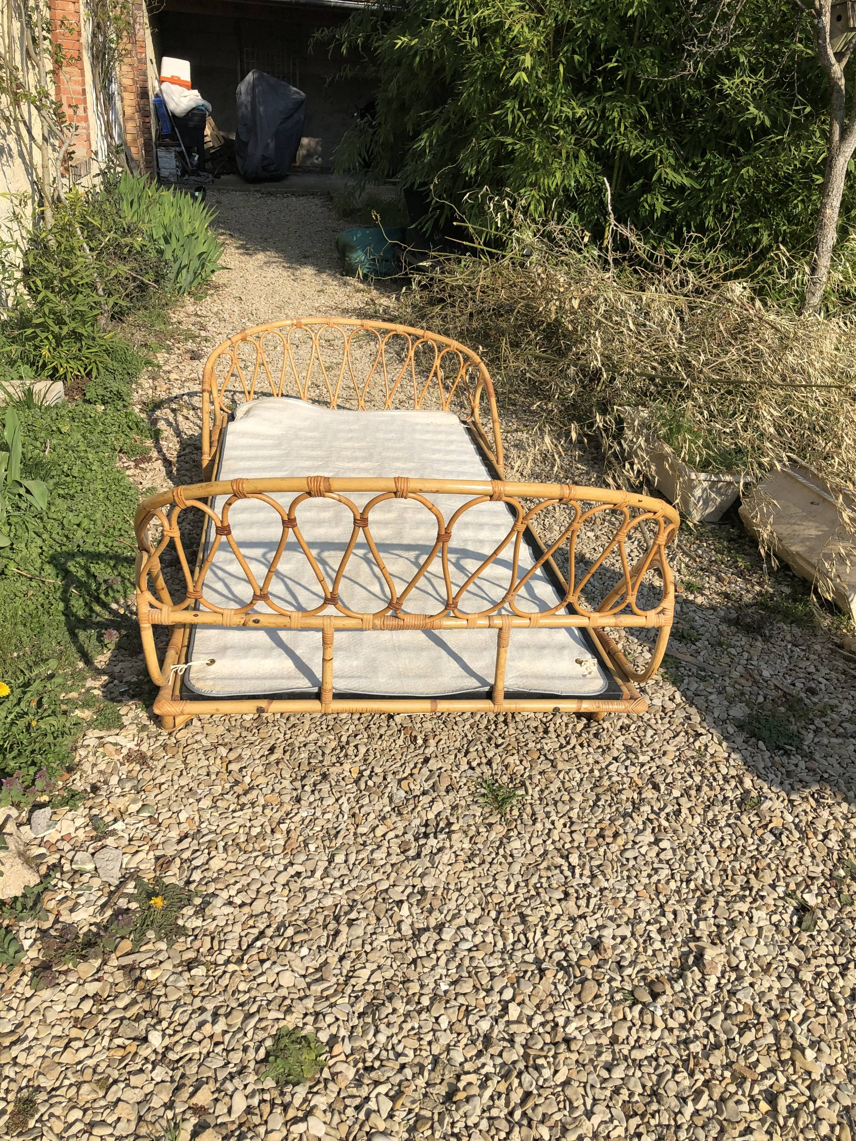 Rattan basket bed