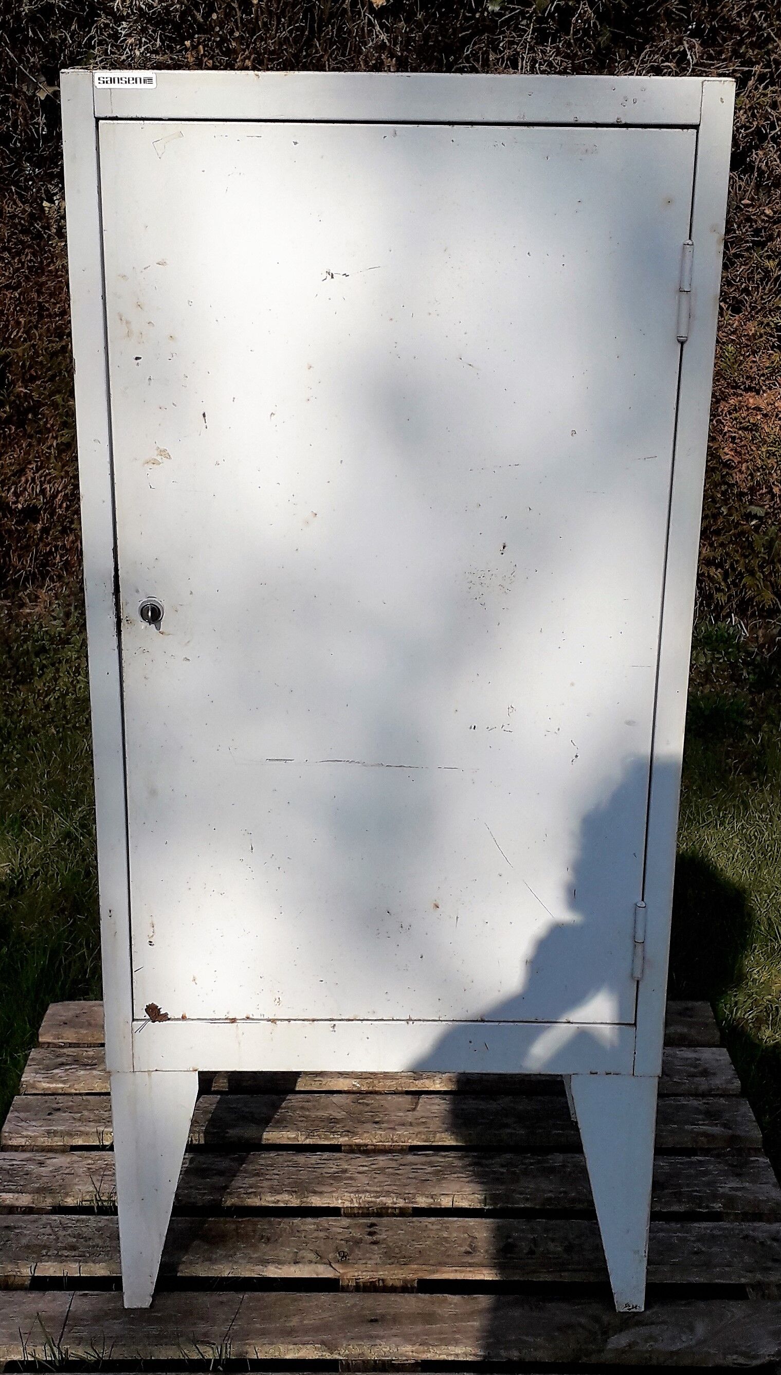 Industrial metal storage cabinet