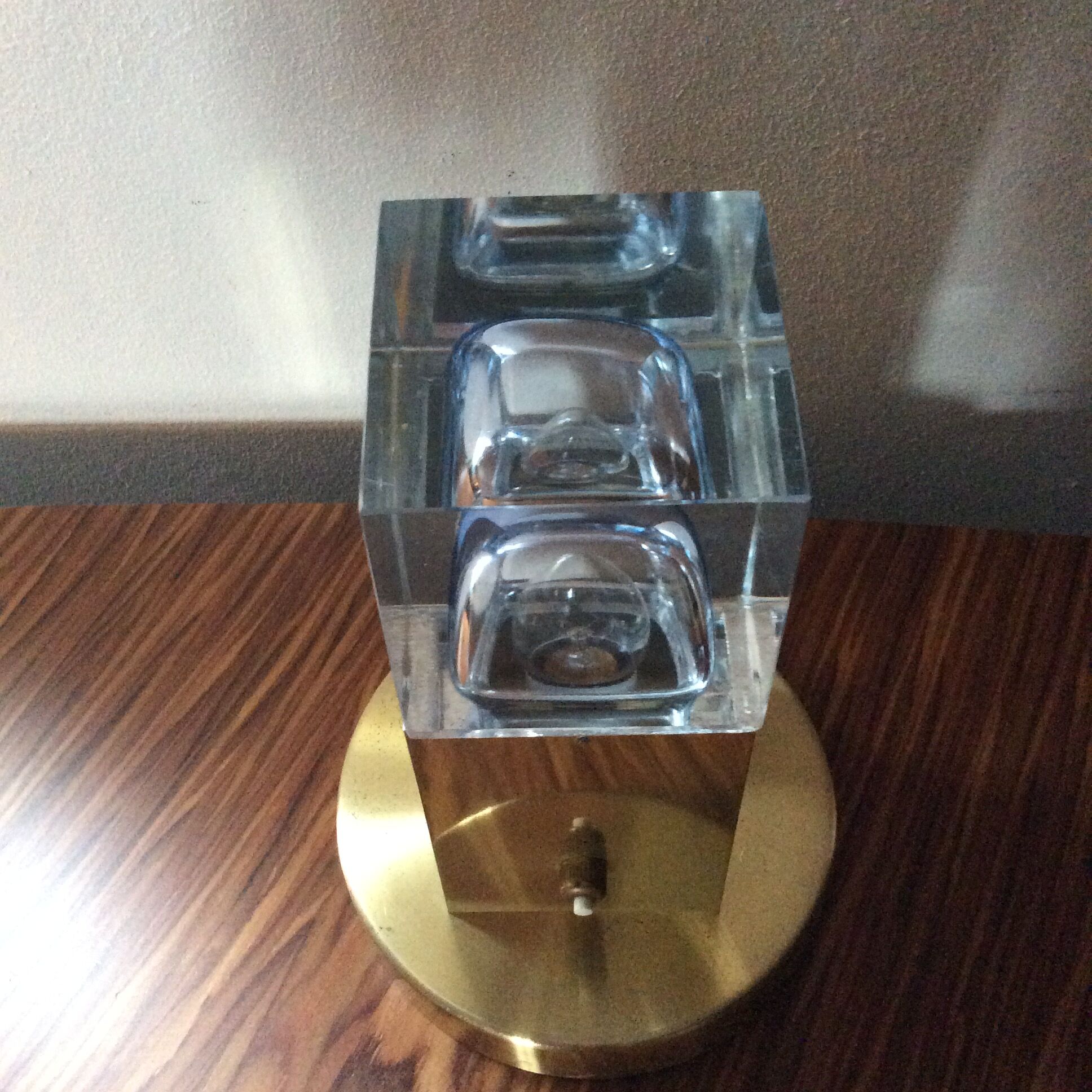 Touch cube lamp in plexiglas and brass 1970
