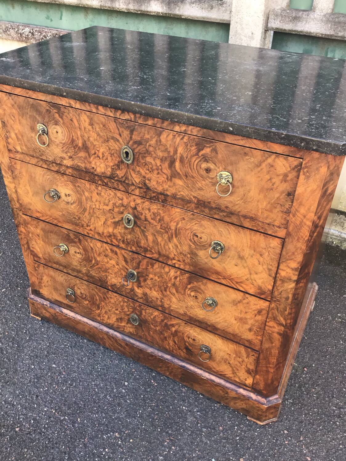 Commode style Louis Philippe en noyer et marbre dessus