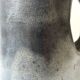 Vase design et sculptural en gres noir bleuté, Goron Vivien