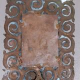 Miroir mural antique en bronze coulé représentant une tête de femme