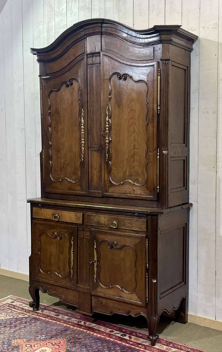 Buffet with 2 bodies in oak and chestnut, Breton work, late 18th century.