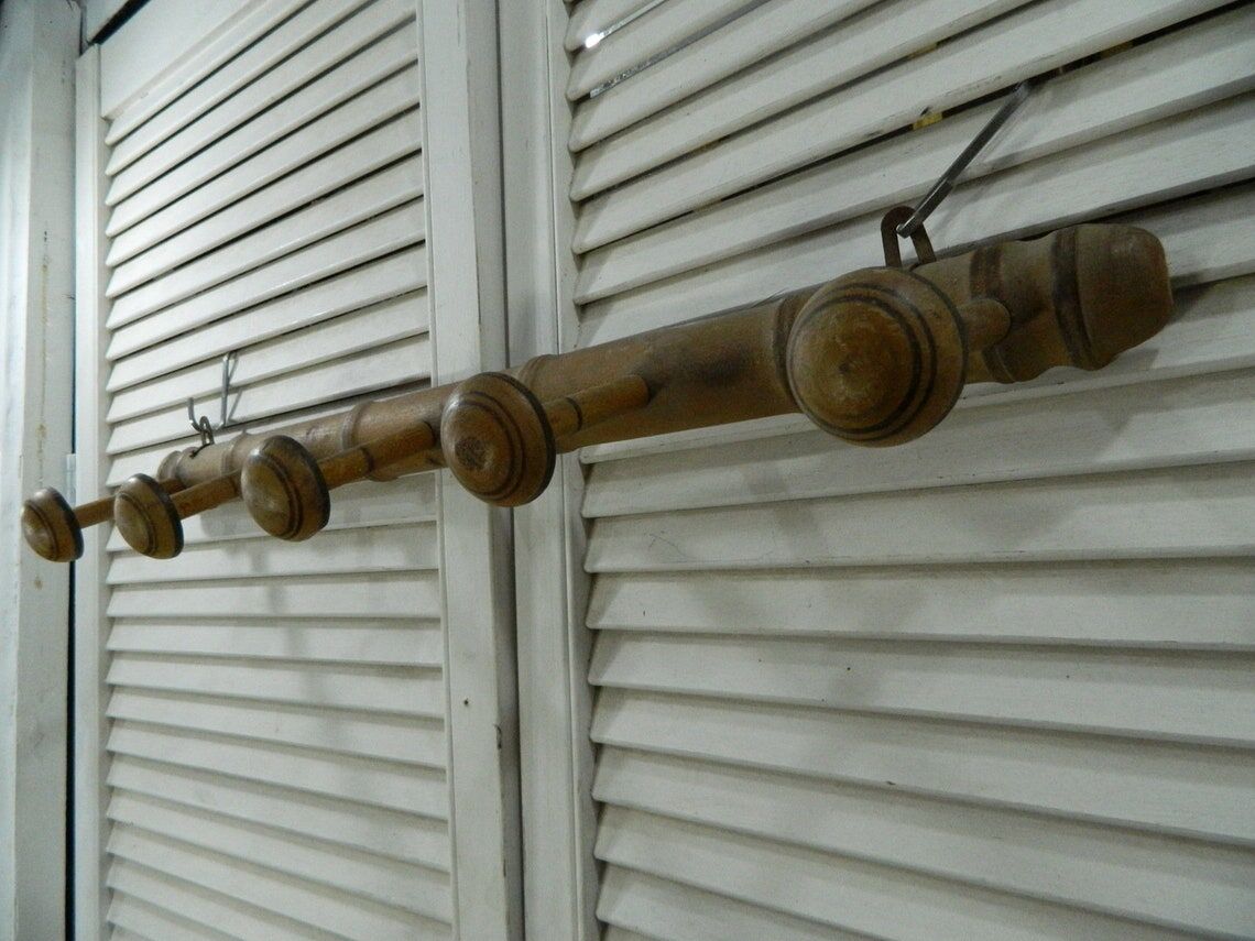 Old coat rack with 5 hooks, wooden.
