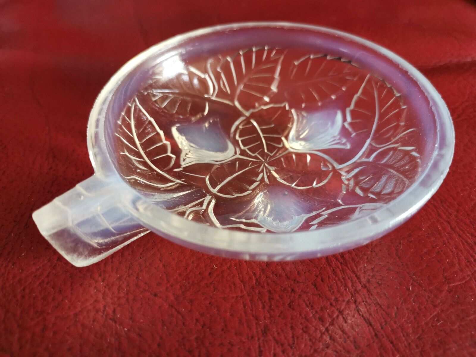 5 cups d'avesn france , art deco hazelnut pattern 11 cm , opalescent glass