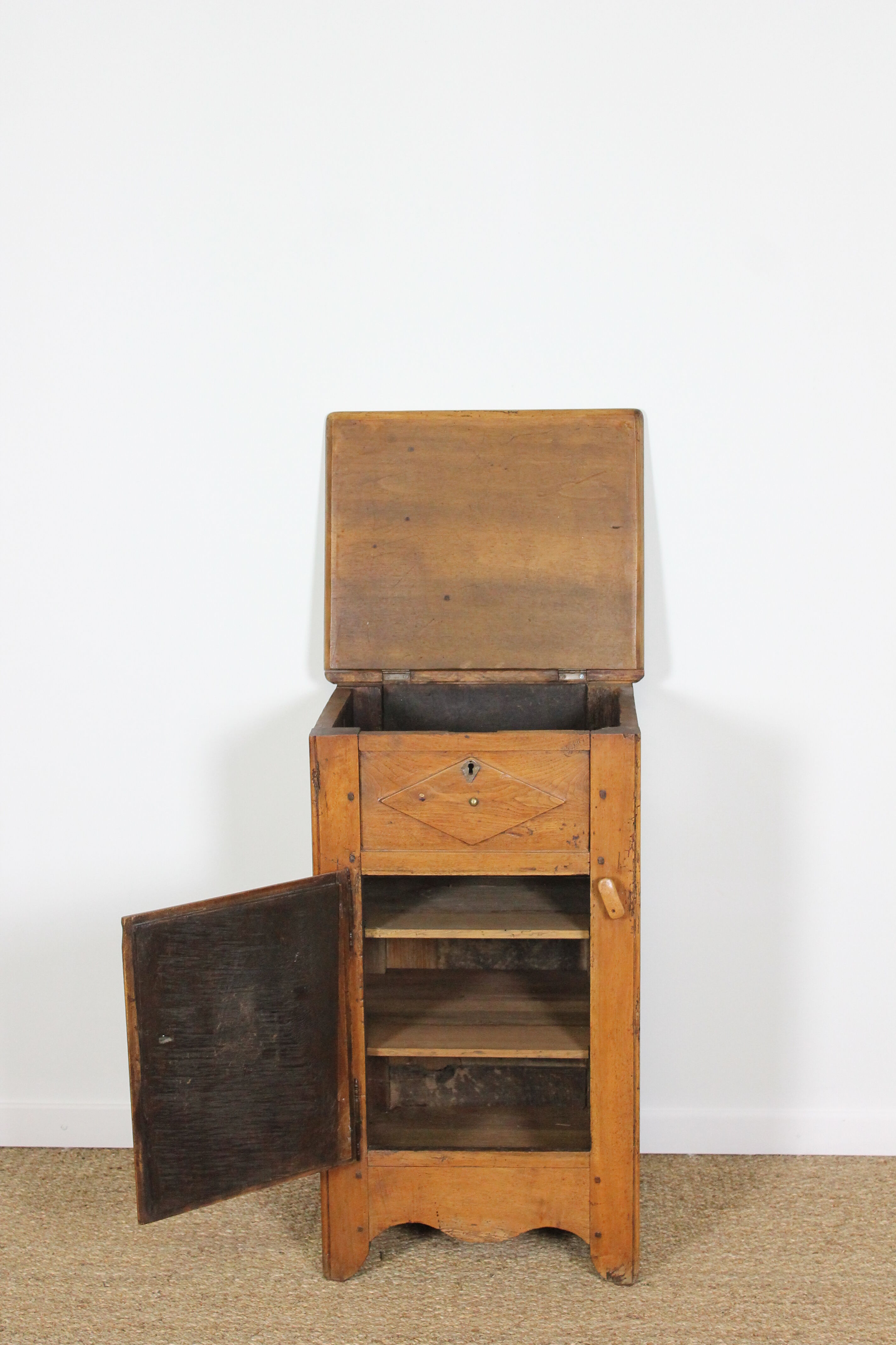 Savoyard confectioner