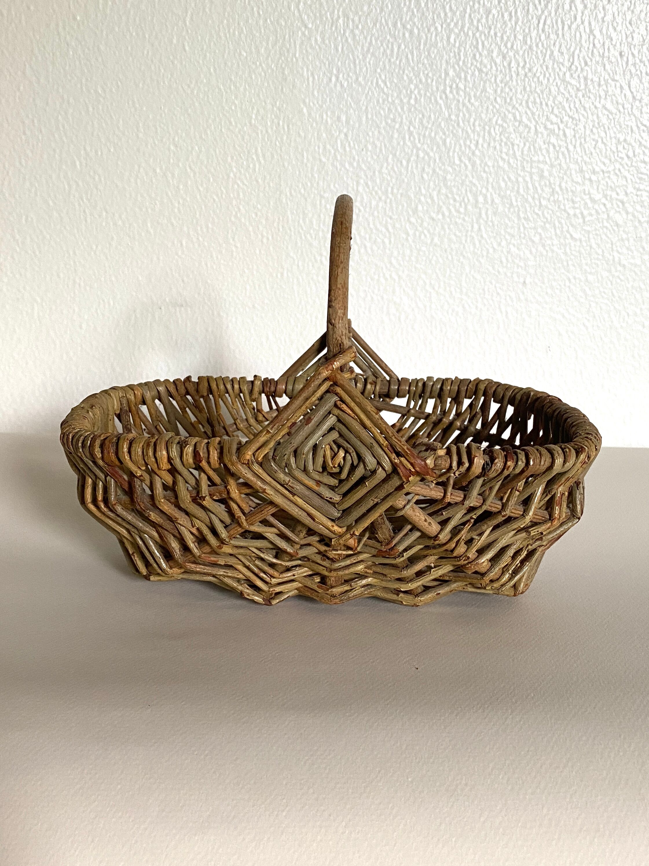 Small wicker basket