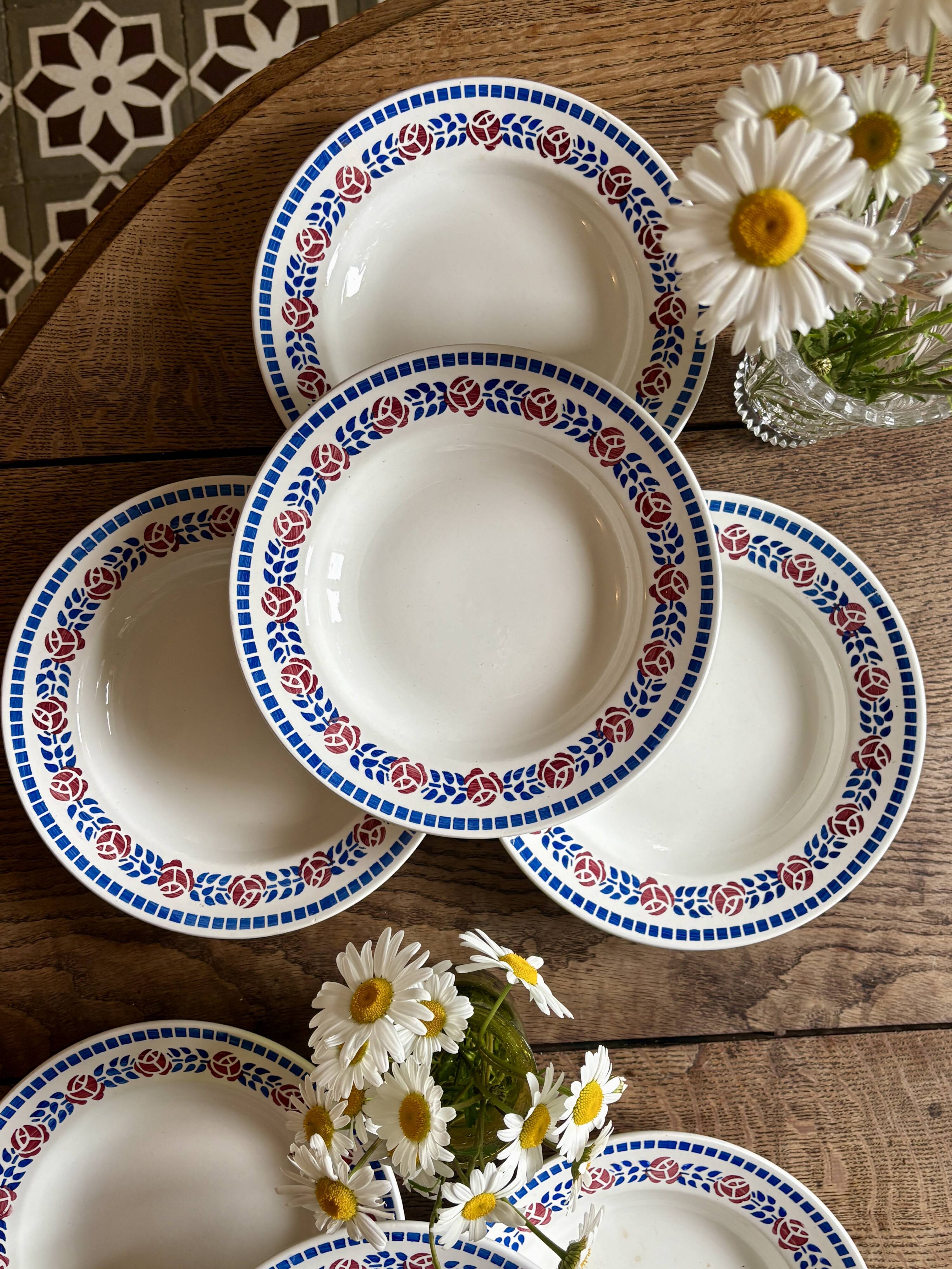 Set of 8 vintage deep plates