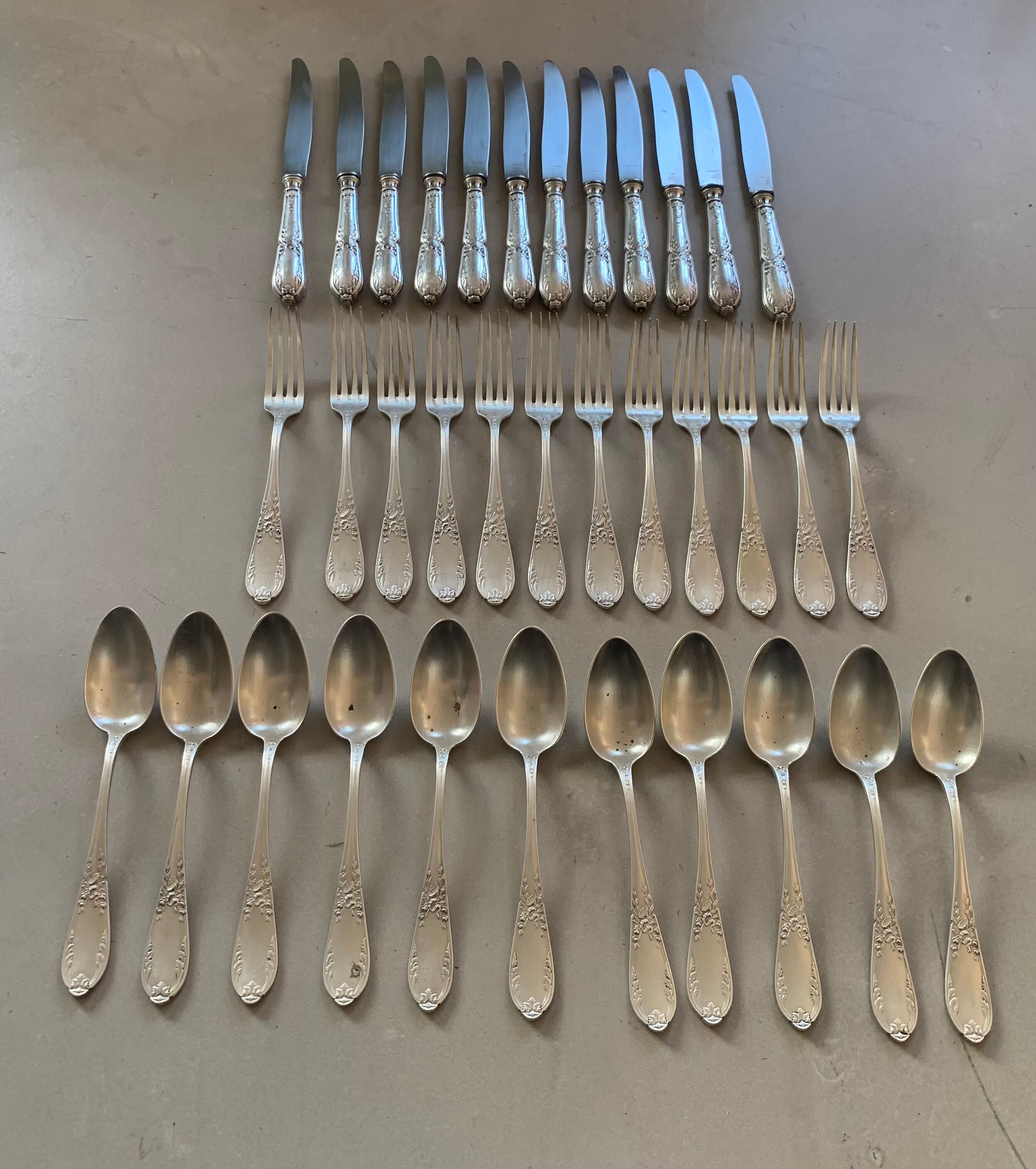 Housewife 35 place settings SFAM