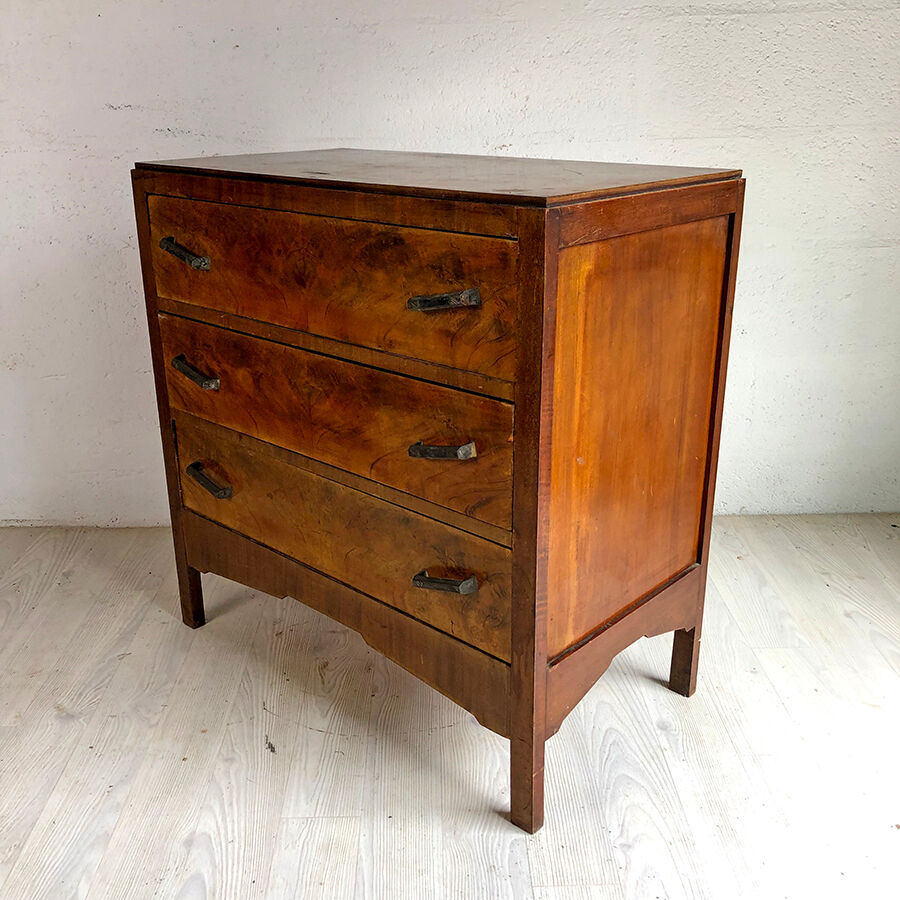 30's Art Deco chats of drawers