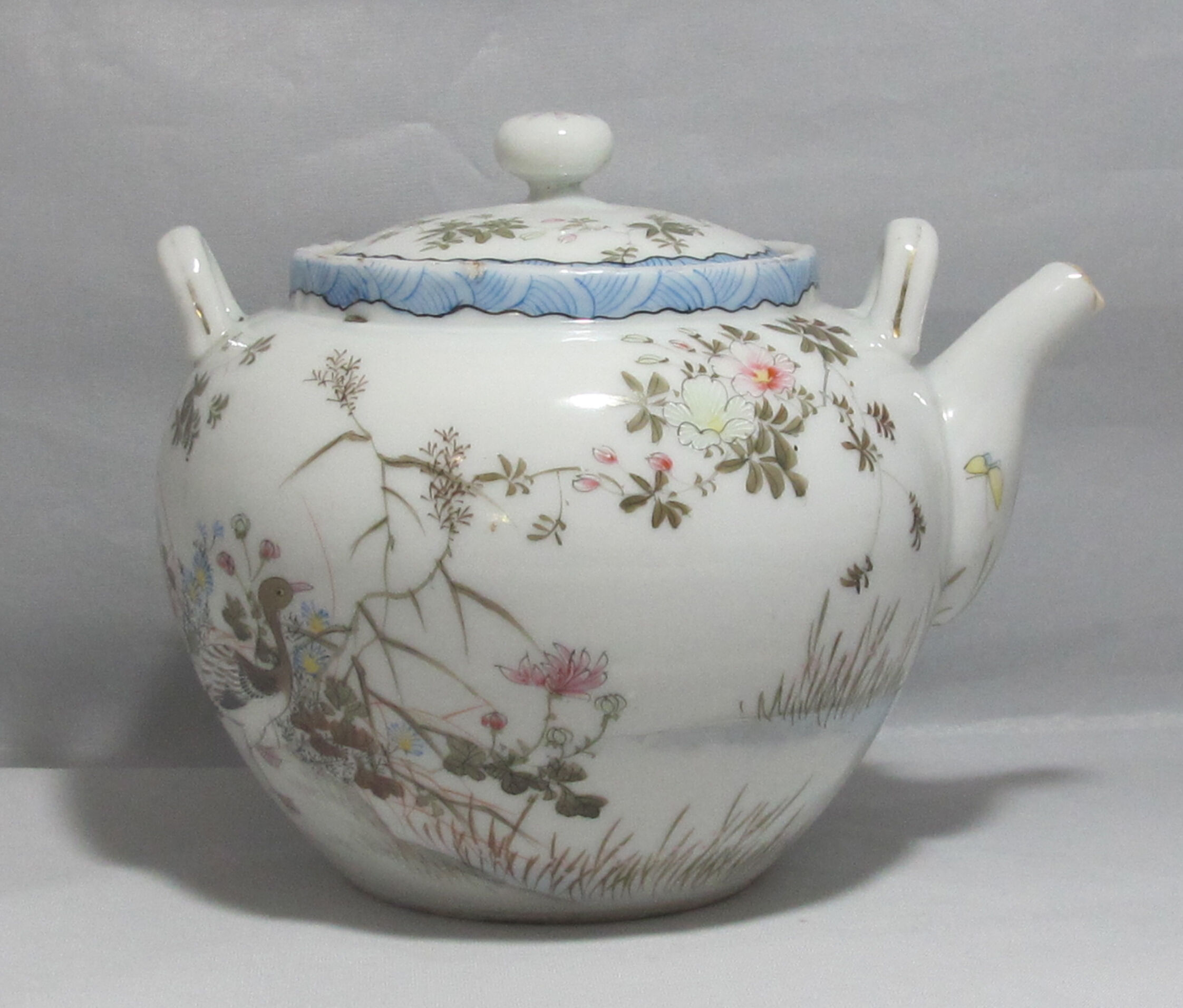 Former Asian Japanese teapot