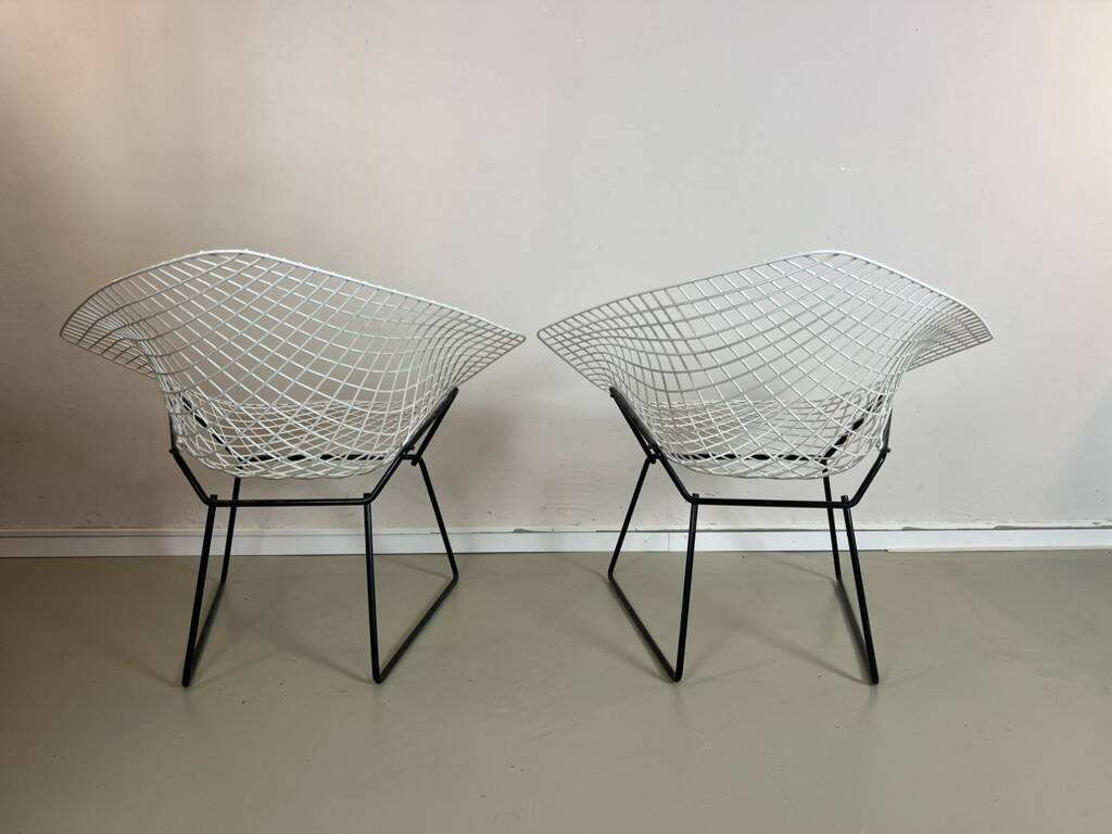 Two Diamond chairs by Harry Bertoia for Knoll mid-century 1970s.