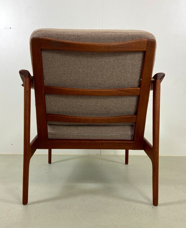 Fauteuil danois en teck par Ib Kofod-Larsen pour Selig