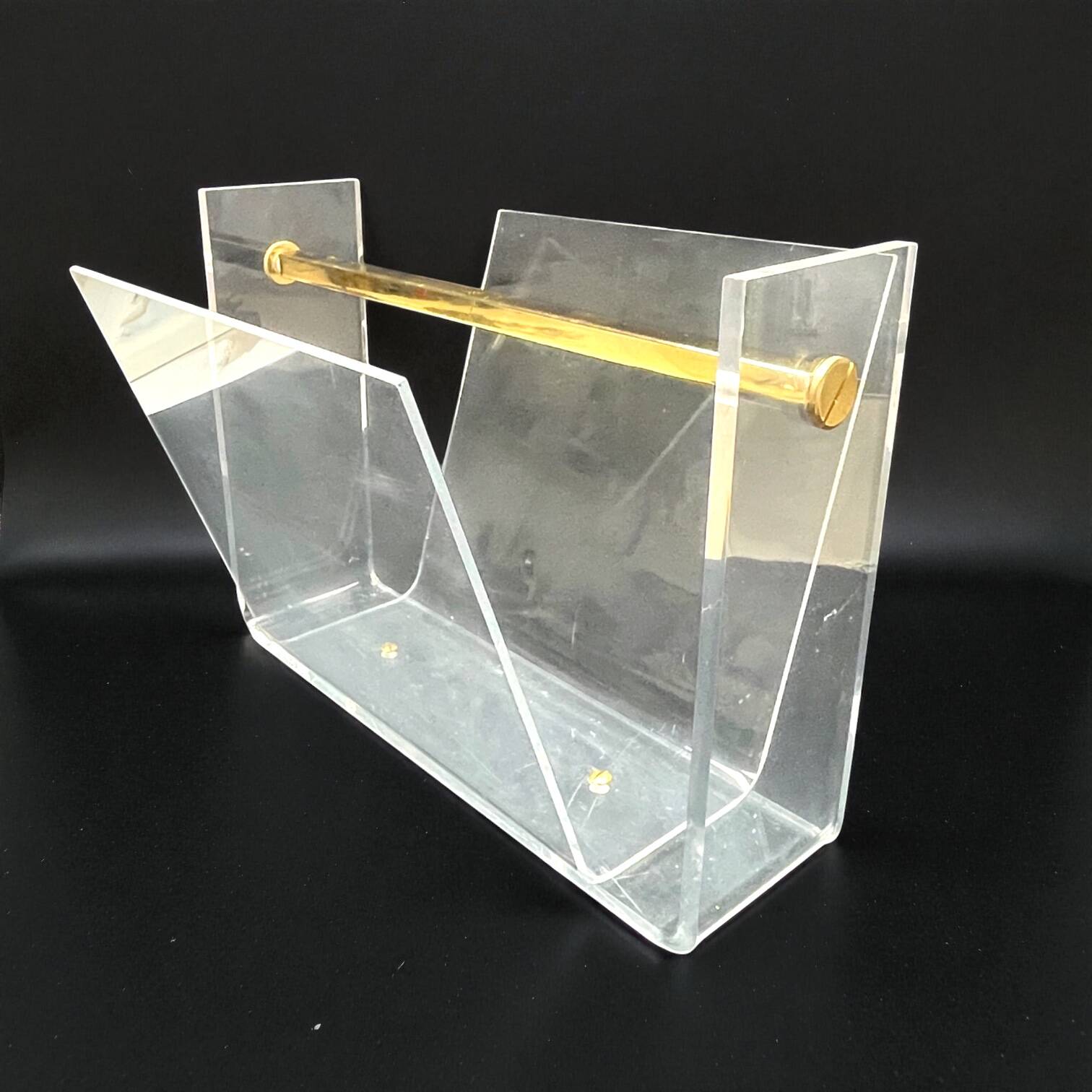 Vintage David Lange magazine rack for Roche Bobois - Plexiglas and brass