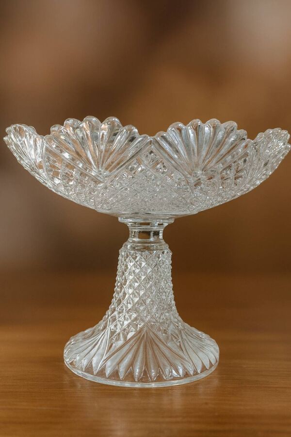 Lot de deux pièces Val Saint Lambert coupe sur pied bonbonnière en cristal