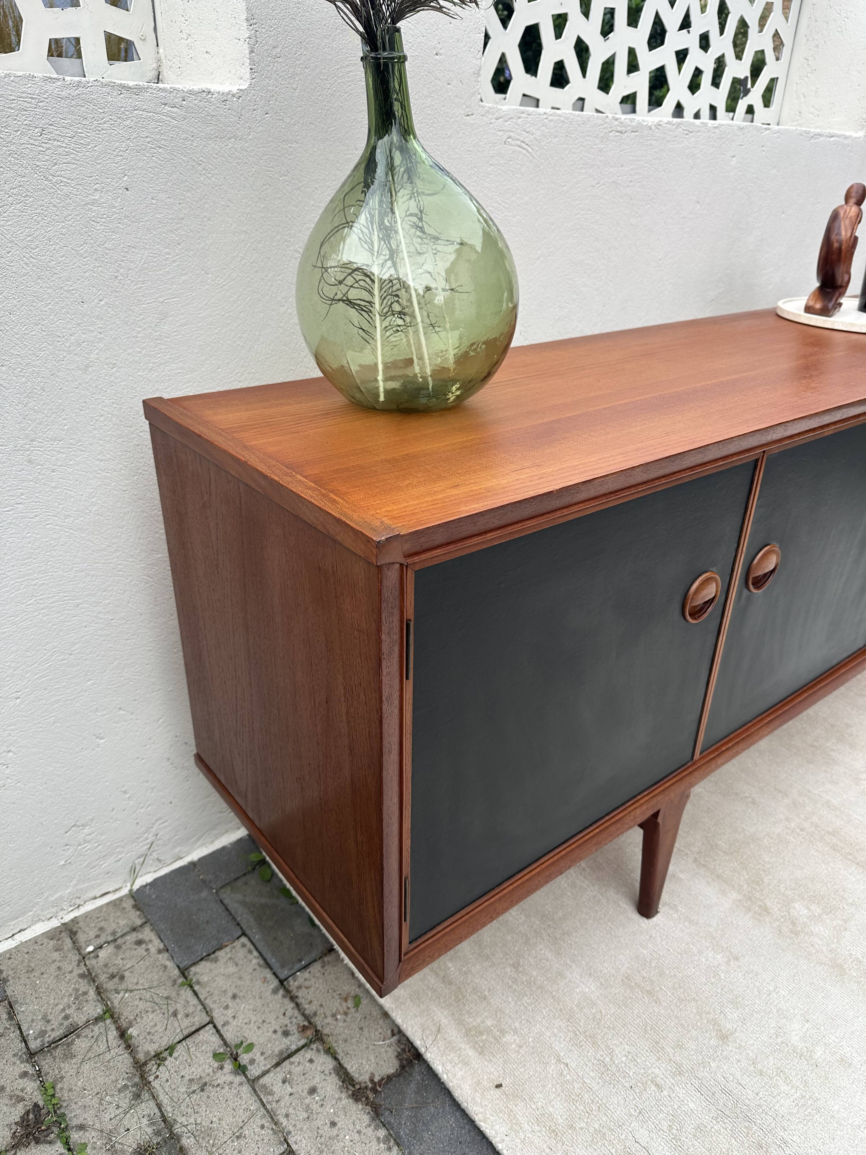 Grande enfilade Rudolf Bernd Glatzel pour Fristho