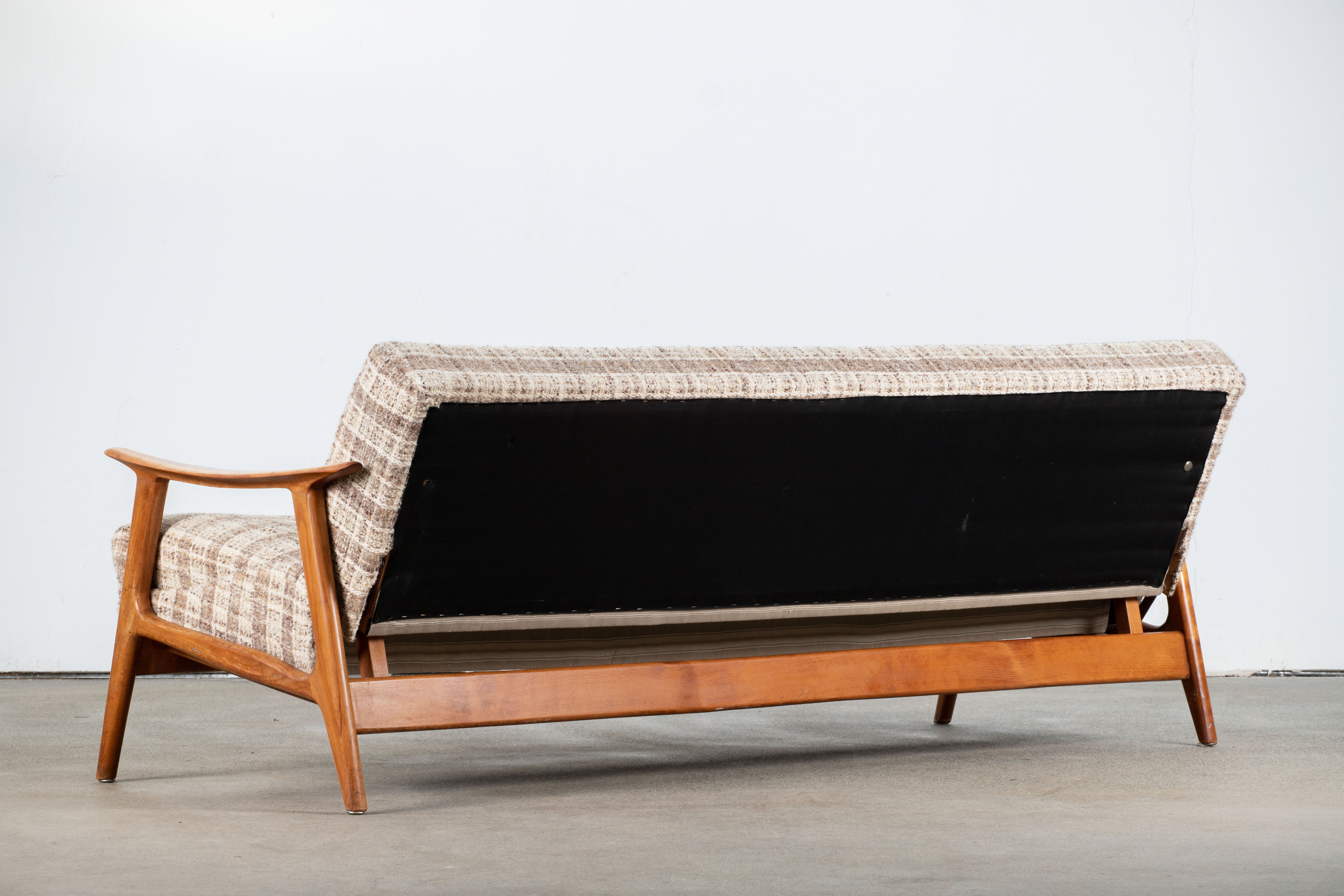 Scandinavian sofa 201 cm