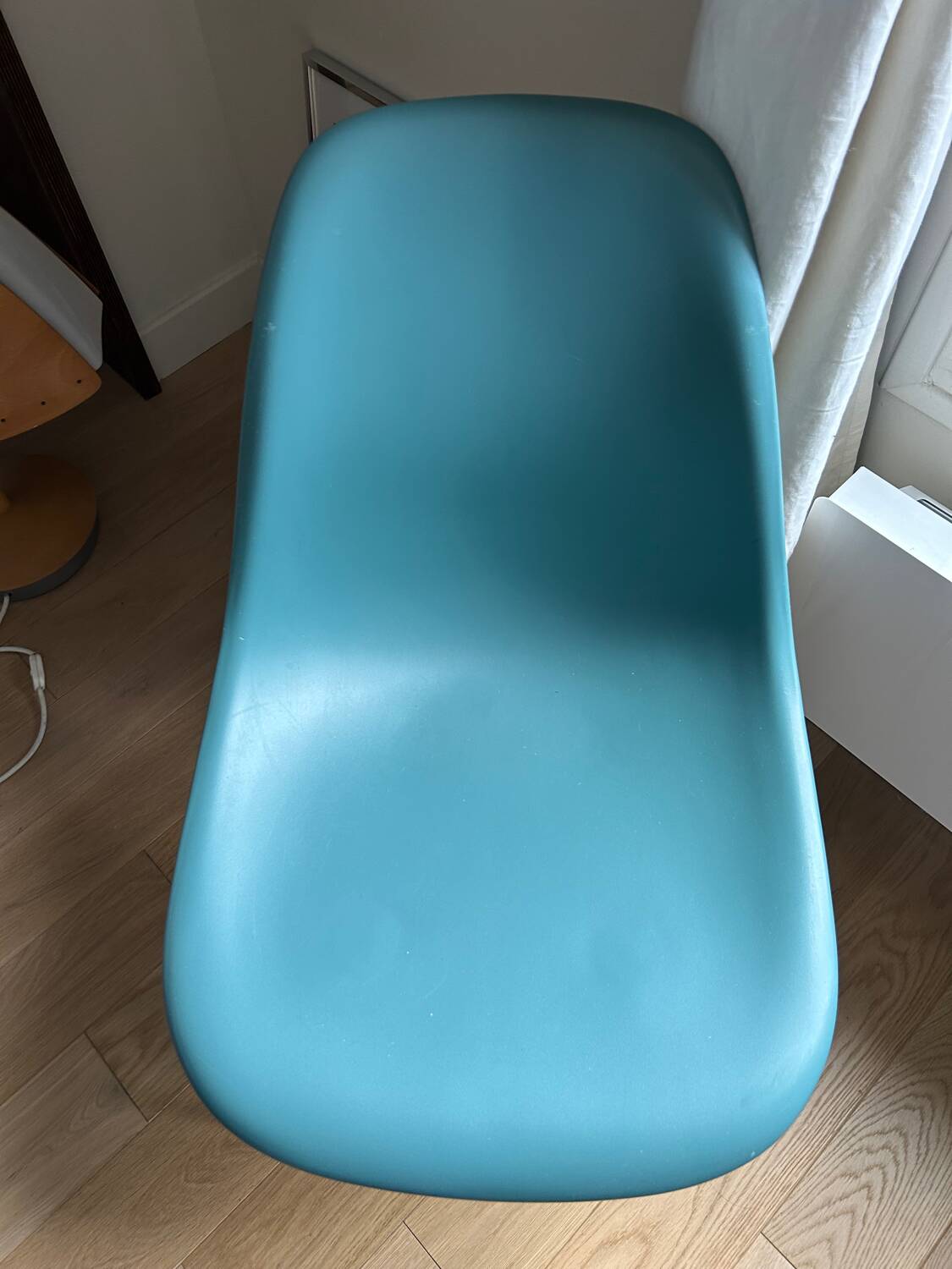 4 Chaises Eames de couleur bleue  turquoise