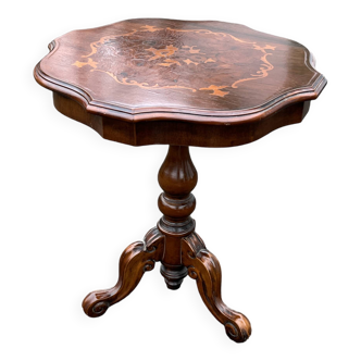 Table d’appoint ancienne en bois sculpté – Plateau marqueté