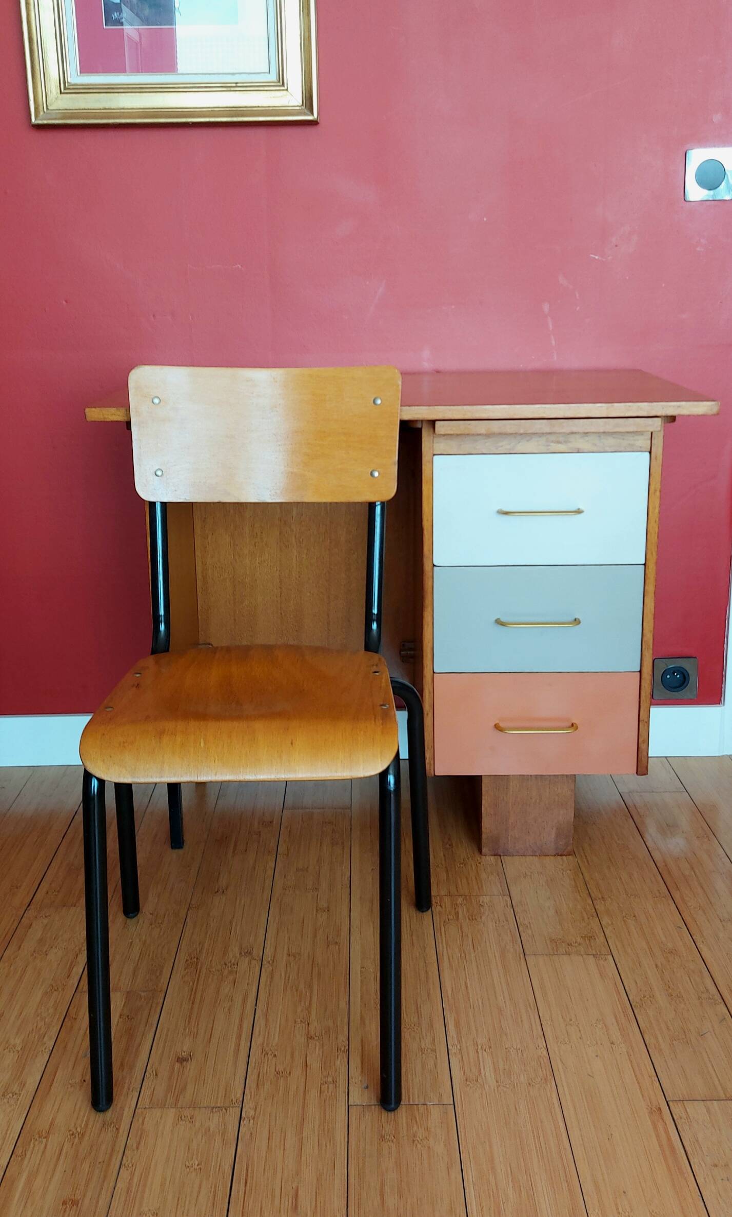 Restored vintage desk + matching chair 89 x 50 x 76 cm