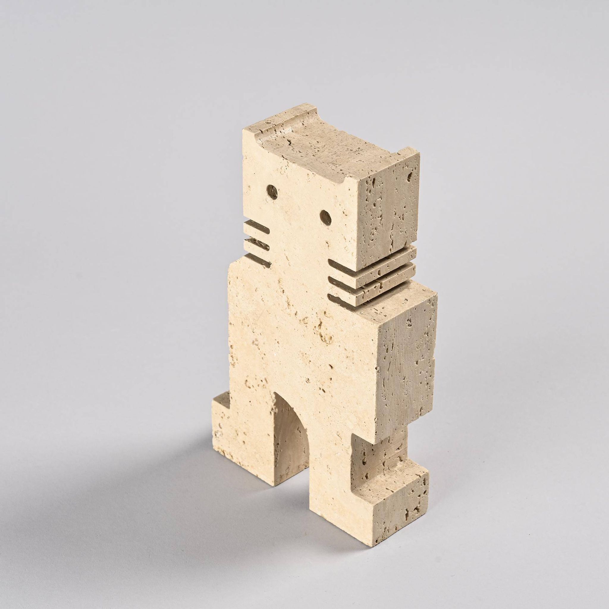 Pair of stylised cats in travertine, Fratelli Manelli, Italy, circa 1970.