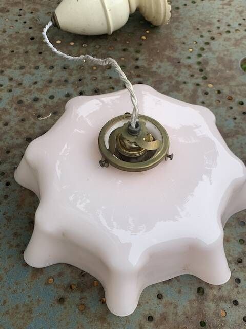 Chandelier, suspension in pink opaline and white interior, complete with pendulum, counterweight,