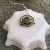 Lustre, suspension en opaline rose et intérieur blanc, complète avec balancier, contre poids,