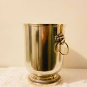 Silver-plated champagne bucket with lion heads from the 20th century, stamped.