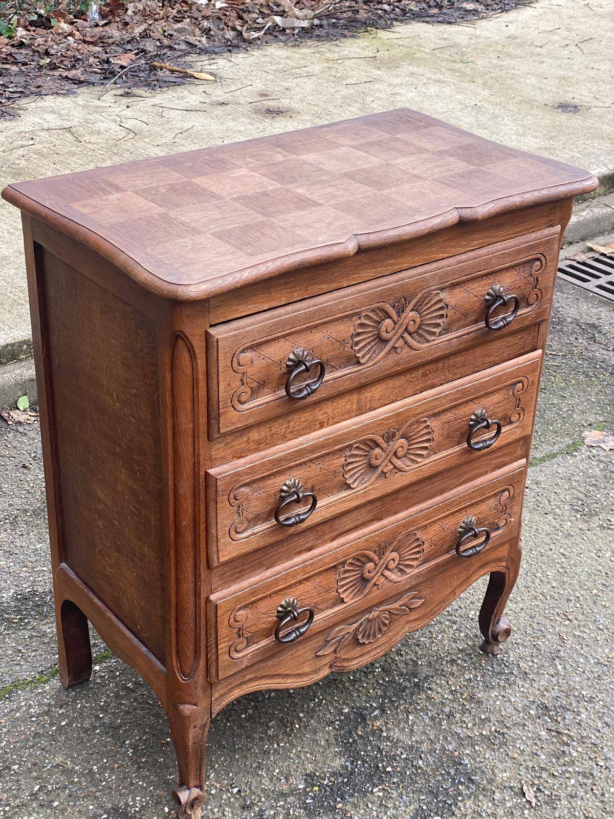 Commode vintage style Louis XV en bois du 19ème