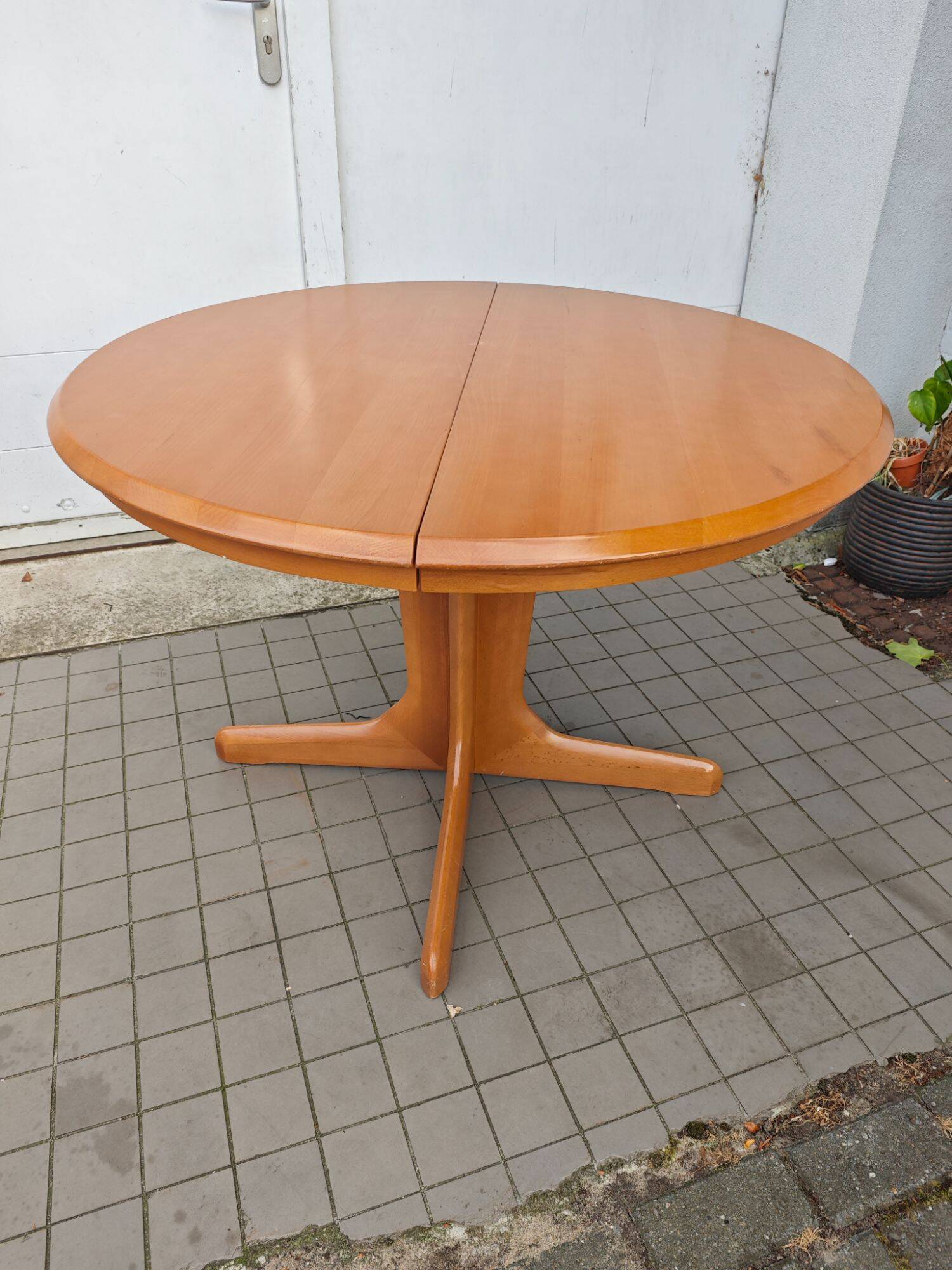 Vintage Round Extendable Dining Table - Wood - Extendable Table - Dining Table