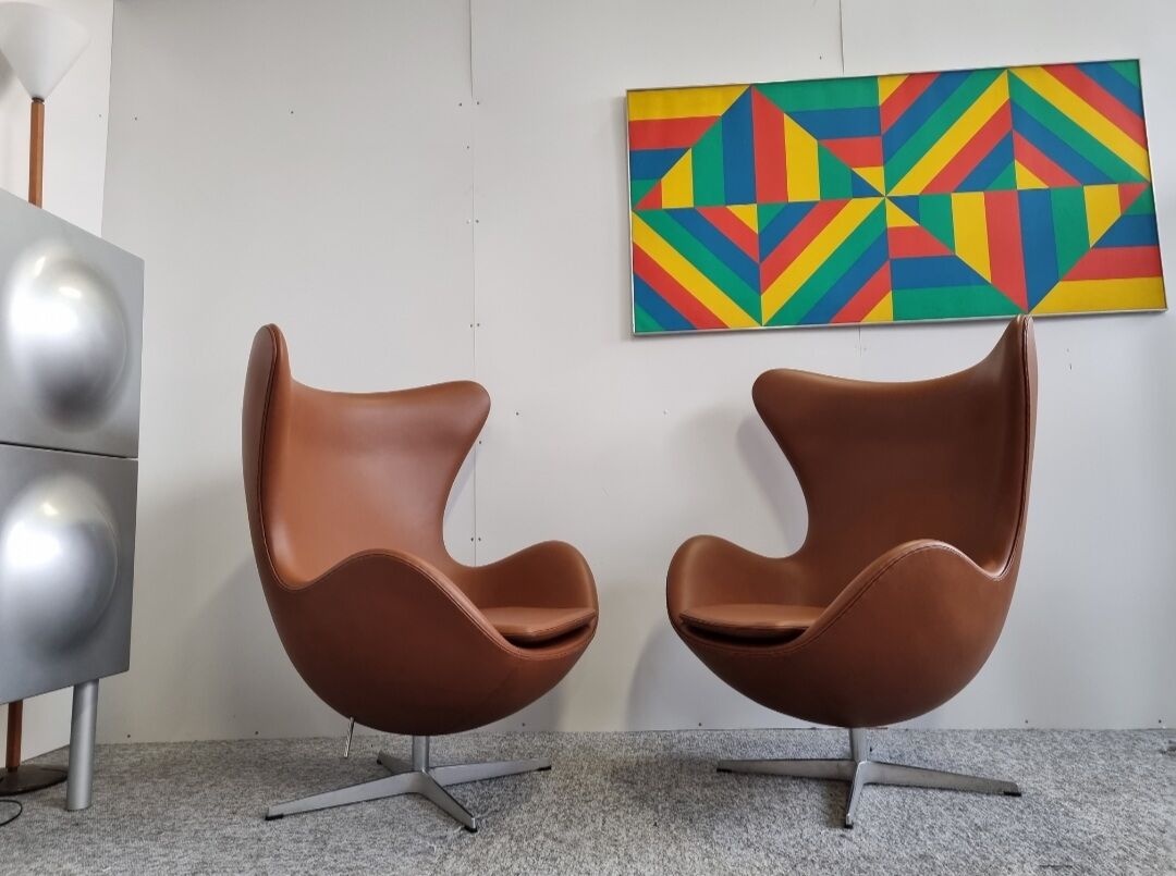 Pair of Arne Jacobsen Egg chairs by Fritz Hansen