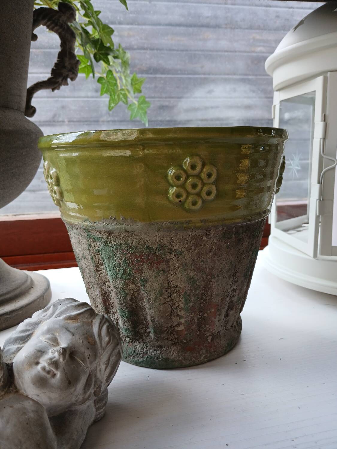 Pot / plant or flower in terracotta