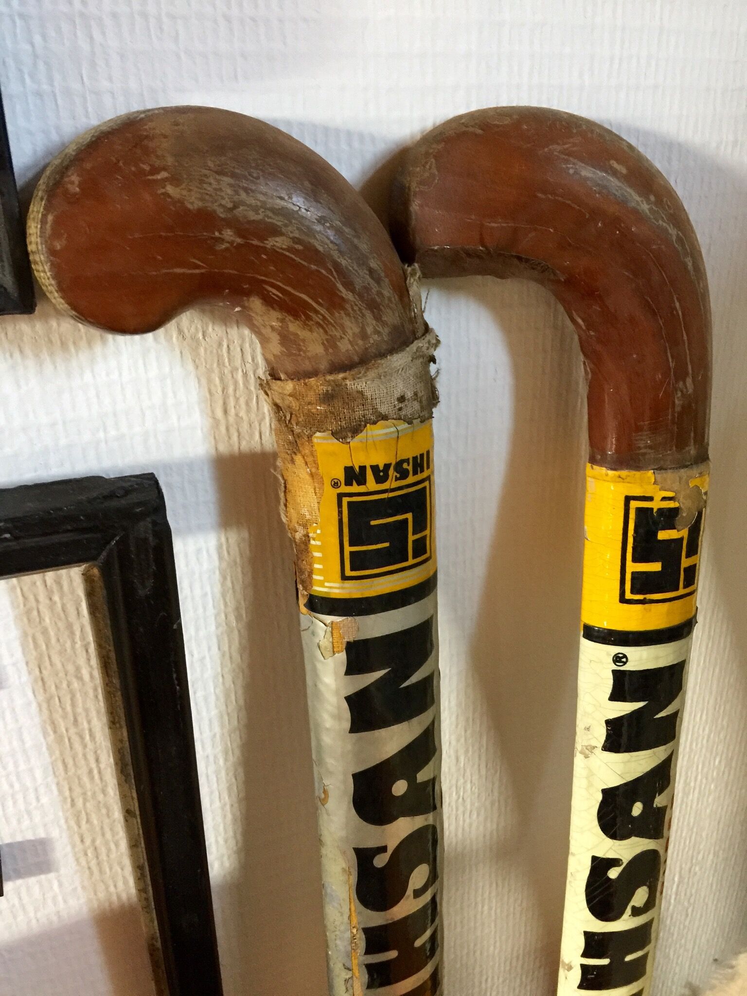 Lot de 2 belles crosses de hockey sur gazon