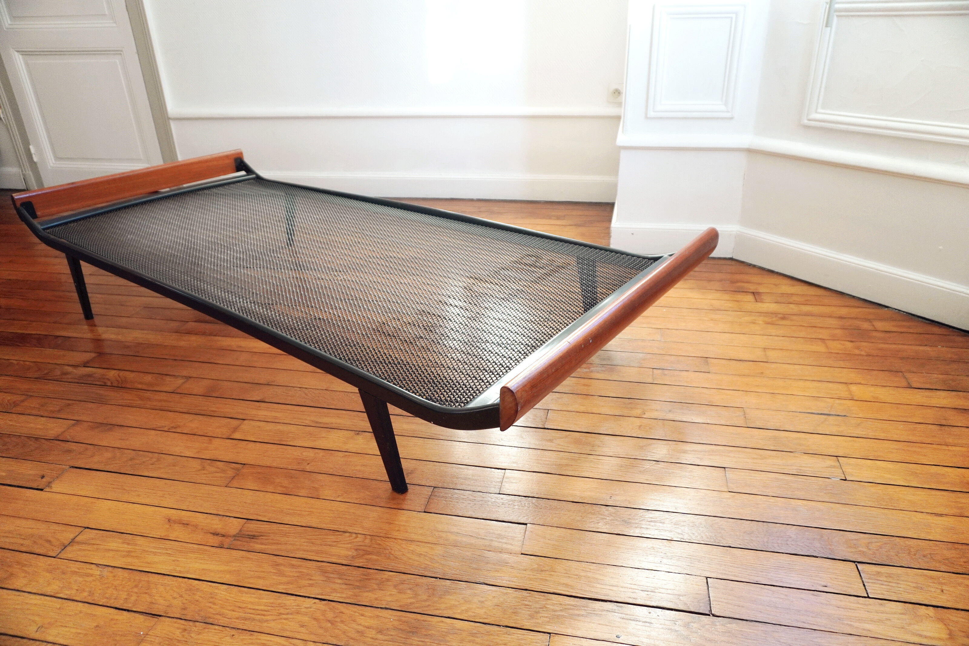 Auping's daybed Cleopatra Scandinavian bench