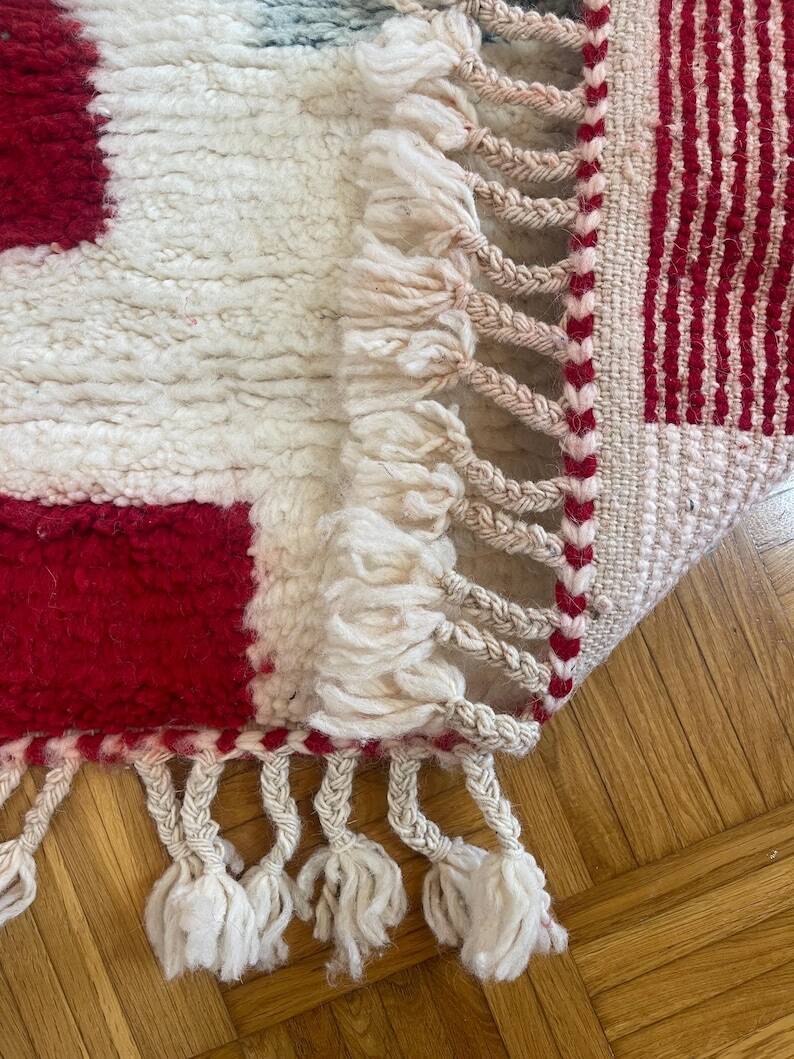 Tapis azilal Tissé main traditionnelle taille de 150 x 250 cm