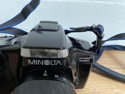 Minolta DYNAX 5000 i film camera and MINOLTA AF 35-105 mm lens