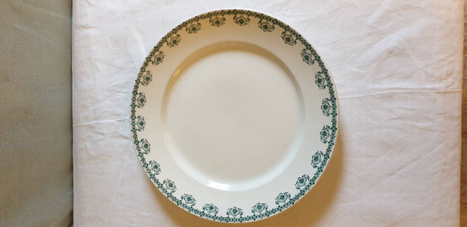 St Amand round dish