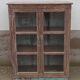 Armoire ancienne vitrée en bois avec fond métal